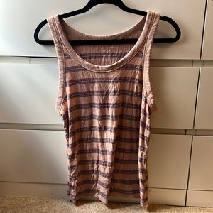 As long tank top very cute and comfy